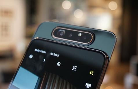 Поворотная камера Galaxy A80 от Samsung.